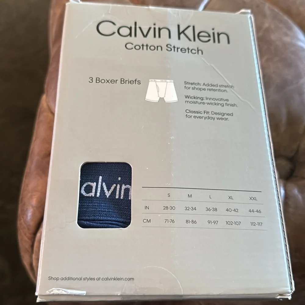 Calvin Klein classic fit XL green, red, and navy cotton stretch - Picture 3 of 4